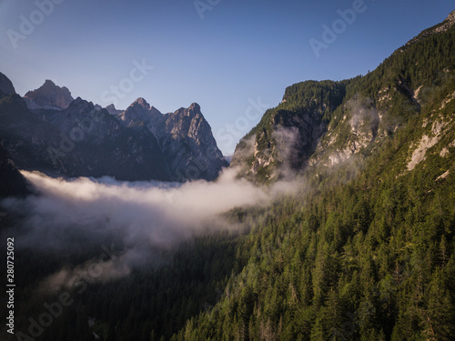 nebbia in valle sotto il monte
