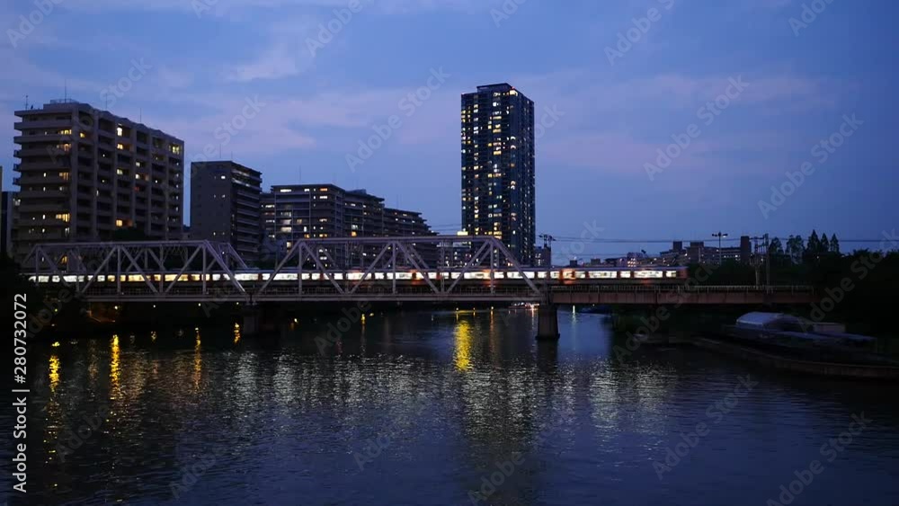 大阪環状線 夕暮れの淀川橋梁(走行音あり) 大阪環状線 夕暮れの淀川橋梁(走行音あり)
