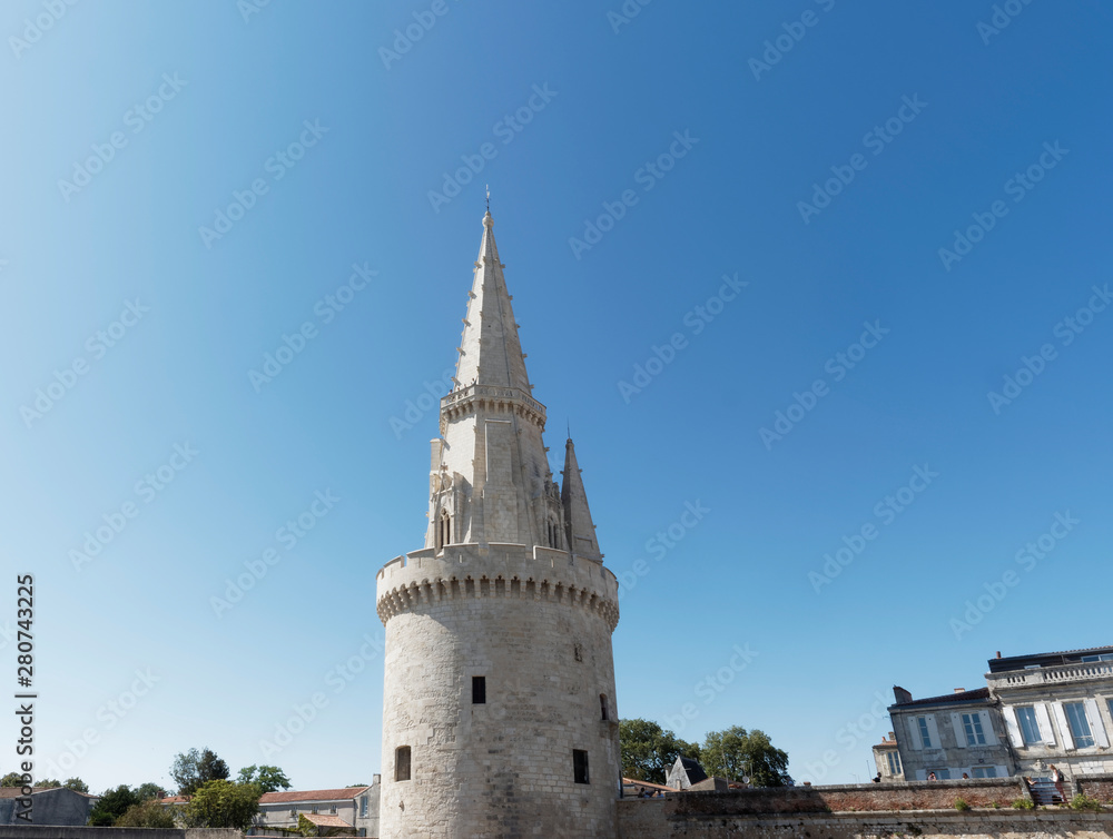 La Rochelle en Charente-Maritime. Vue sur la tour la Lanterne face au Vieux-Port