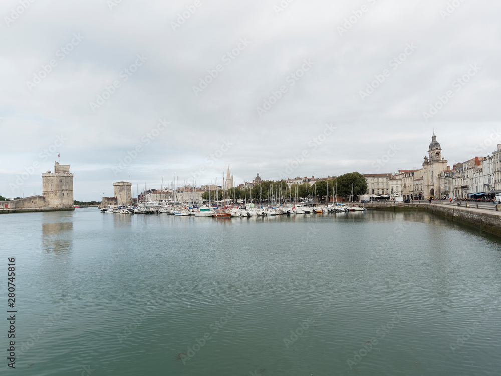 La Rochelle. Porte de la grosse horloge le long du Vieux-Port