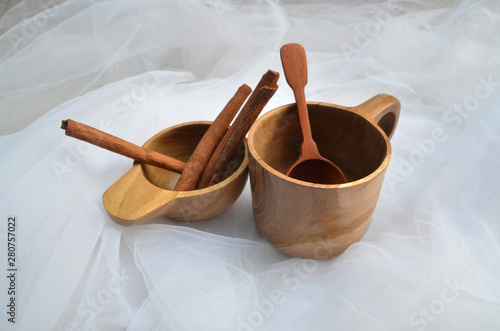 Cups, teaspoons, small cups and coasters made of brown wood
