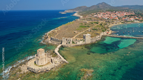 Fotografía Aerial drone panoramic view of iconic Venetian castle of Methoni and Bourtzi tow