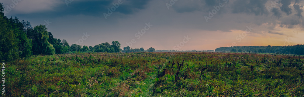 Obraz premium Cloudy sky in autumn morning