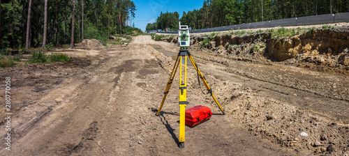 Tableau sur toile Panoramic view of surveyor equipment (theodolite or total positioning station) o