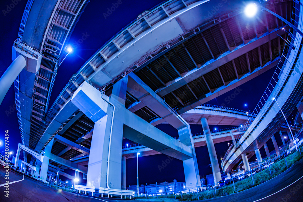 Obraz premium 首都高速湾岸線・大黒ジャンクション(横浜市鶴見区)