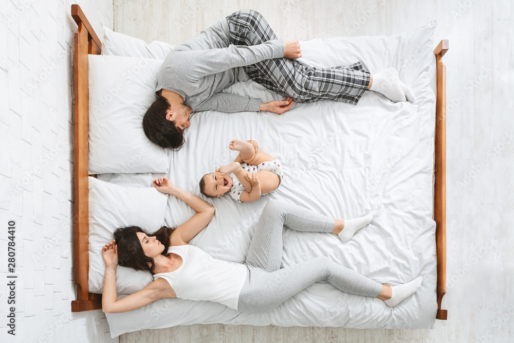 Baby sleeping in hot sale middle of bed