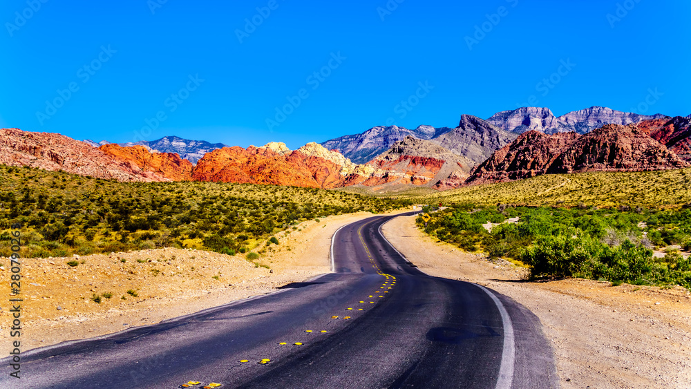Φωτογραφία View of the Red Sandstone Mountains from the winding Calico Canyon Road near Red