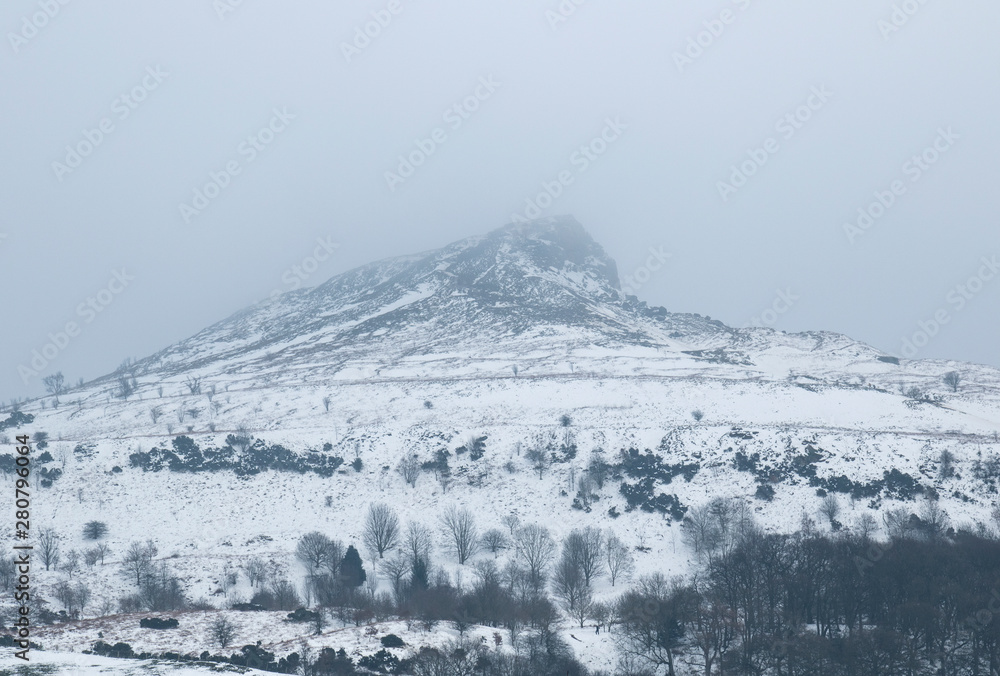 Obraz premium Roseberry Topping Snow