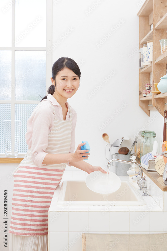 主婦 皿洗い 主婦 皿洗い