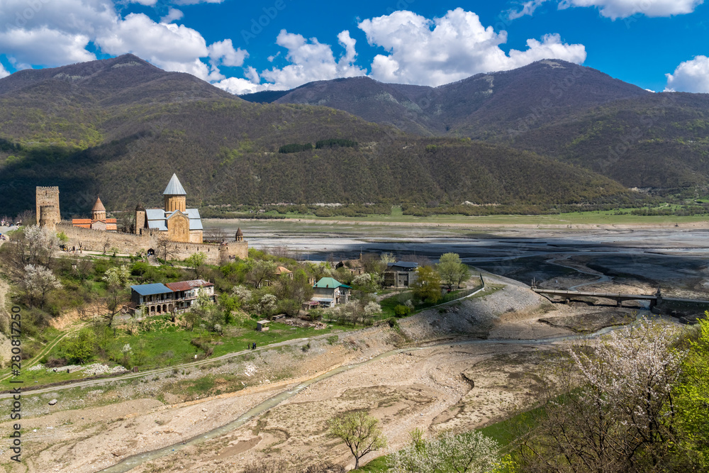 Naklejka premium View of Ananuri Castle and Aragvi River