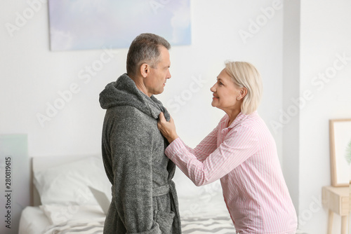 Quarrelling middle-aged cou...