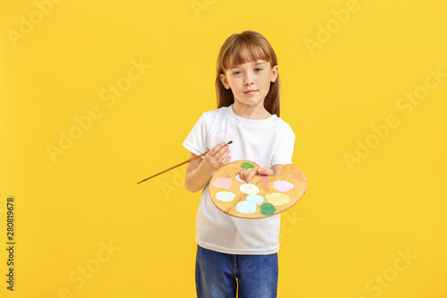 Little girl with palette an...