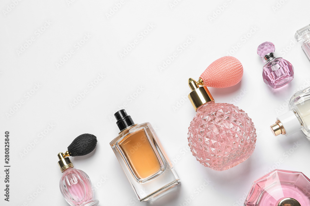 Different luxury perfume bottles on white background, top view - obrazy, fototapety, plakaty 