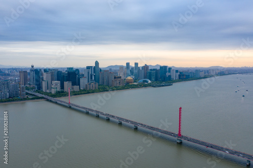 hangzhou cityscape at sunset © 杨 侠