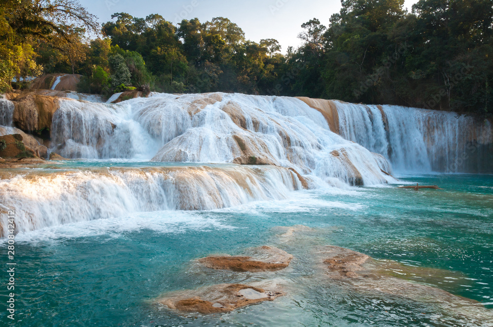 Obraz premium Wodospady Agua Azul, Chiapas, Meksyk