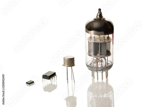 Photos microchips, transistor and radio tube isolated on white background