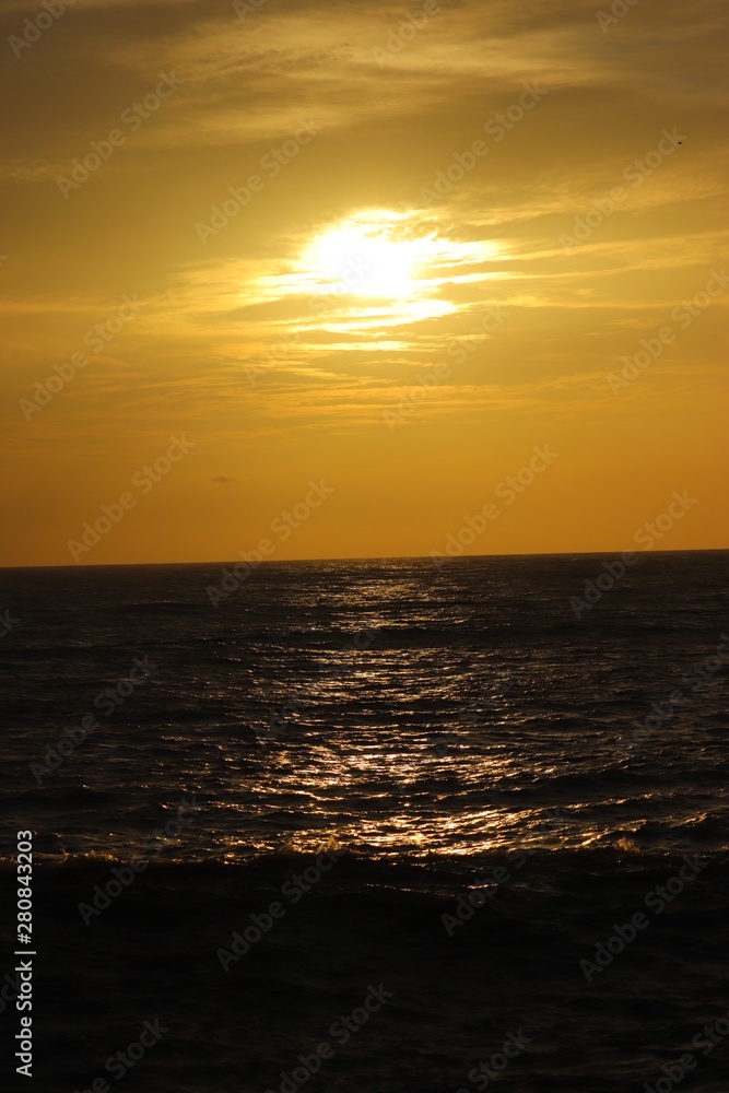 Fototapeta premium Sun set on a sea with orange sky