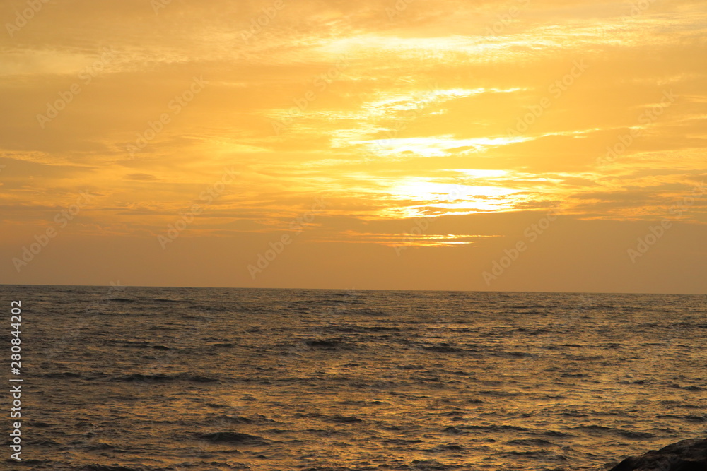 Fototapeta premium Sun set on a sea with orange sky