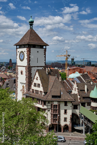 Das historische Schwabentor in der Altstadt von Freiburg im Breisgau