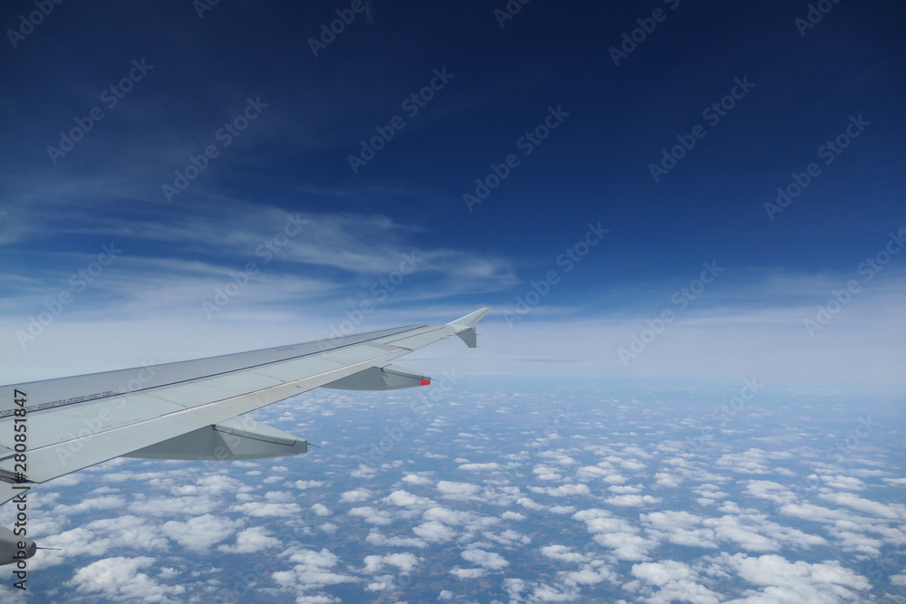 aile d'avion et ciel aile d'avion et ciel