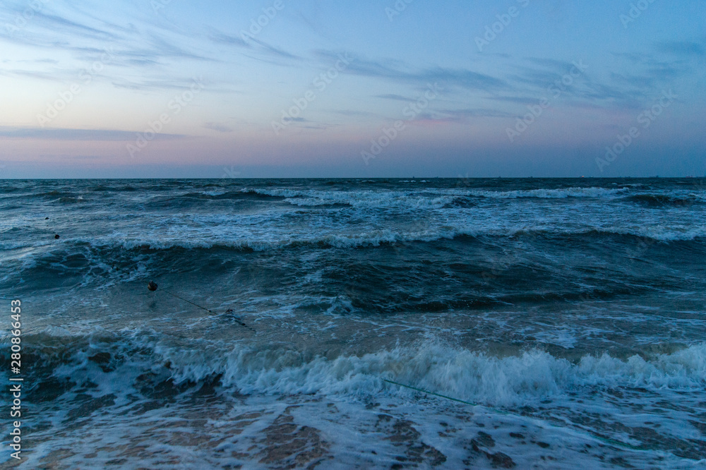 Obraz premium storm on the sea in the evening