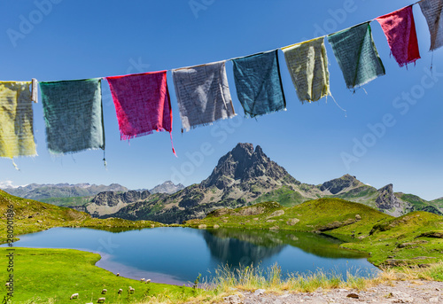 Panorama lacs d’Auyous und Pic d’Ossau in den französischen Pyrenäen National...