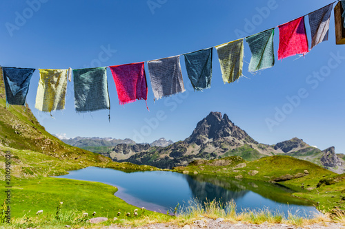 Panorama lacs d’Auyous und Pic d’Ossau in den französischen Pyrenäen National...