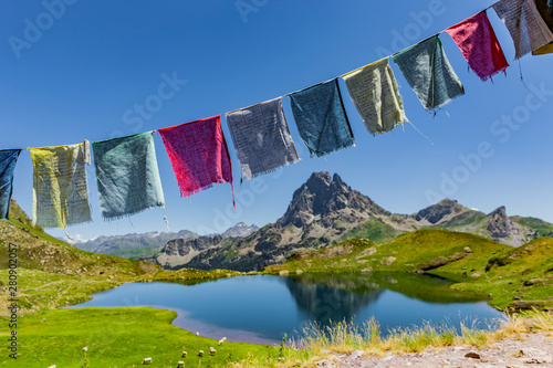 Panorama lacs d’Auyous und Pic d’Ossau in den französischen Pyrenäen National...
