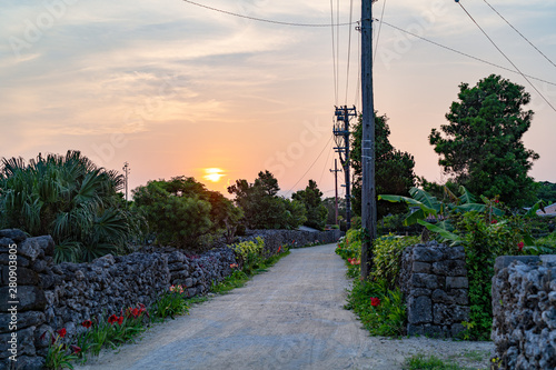 沖縄の竹富島 夕暮れ時