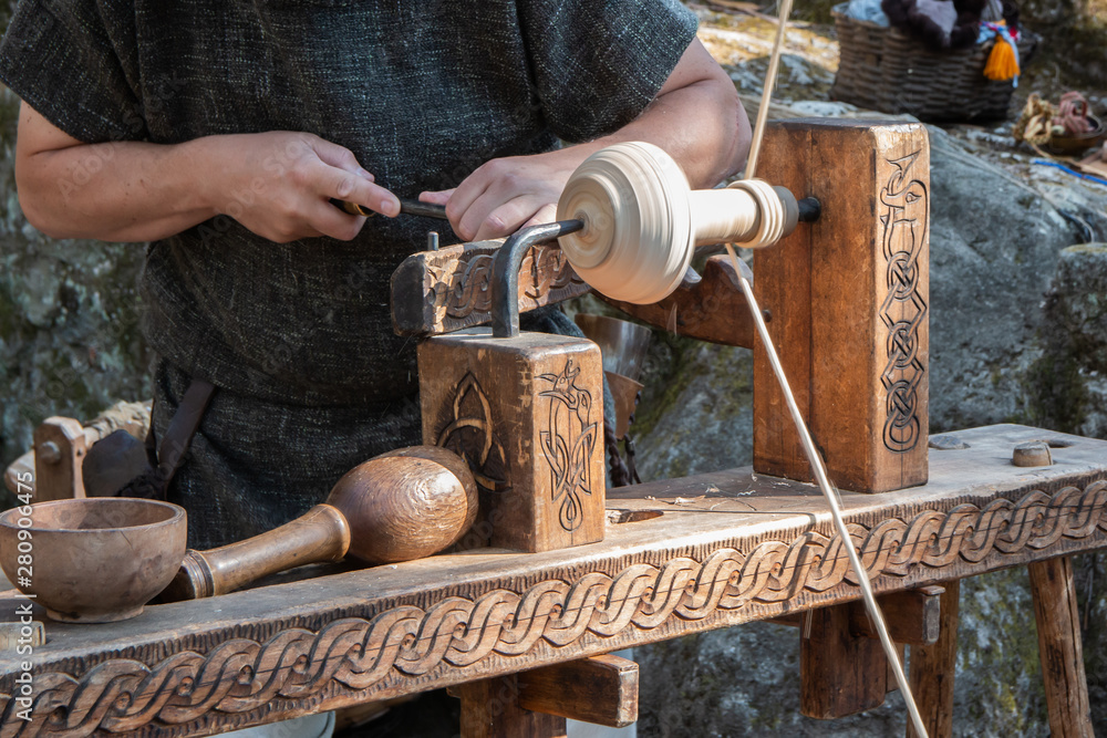 Artesano trabajando la madera en la época medieval Stock Photo | Adobe Stock