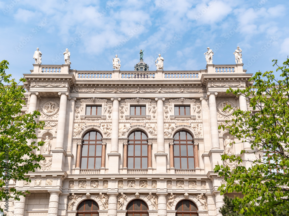 Back of the Kunsthistorisches Museum Wien with personalities from the field of art on the Attica