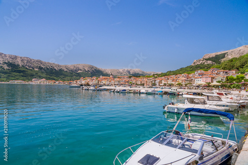 Fototapeta Naklejka Na Ścianę i Meble -  Auf einem Pier, der Küste entlang, Kroatien