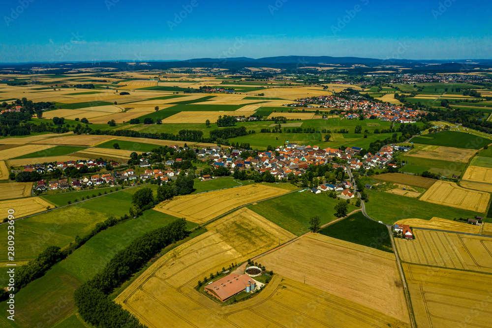 Das Dorf Zella in Hessen aus der Luft