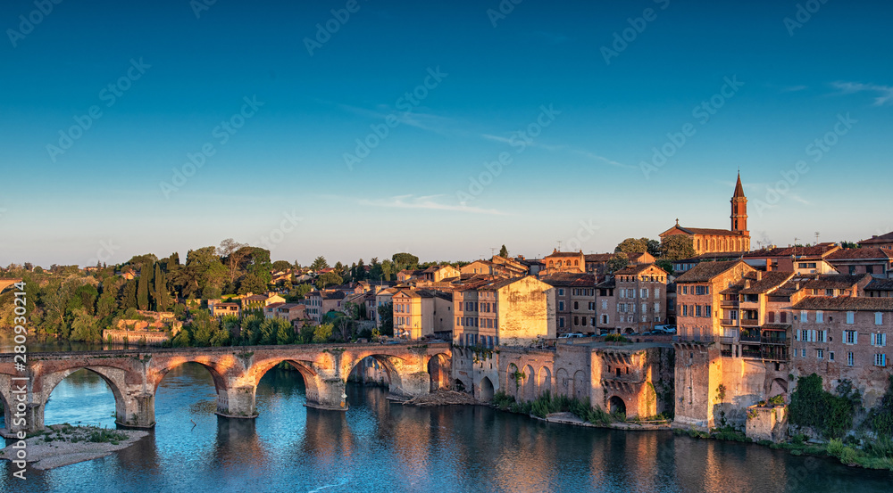 Εκτύπωση καμβά View on the old town of Albi in the morning