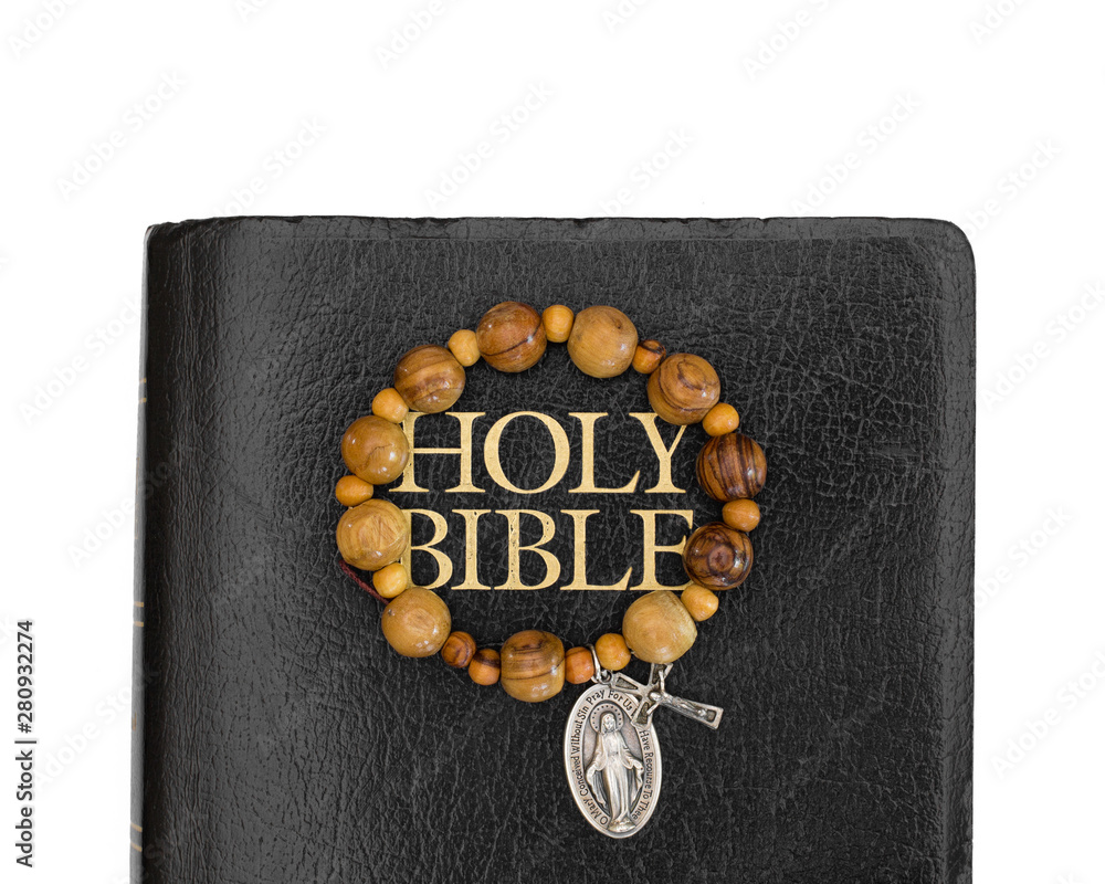Obraz premium Holy Bible and rosary bracelet isolated on white.