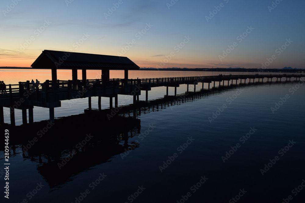Obraz premium pier at sunset