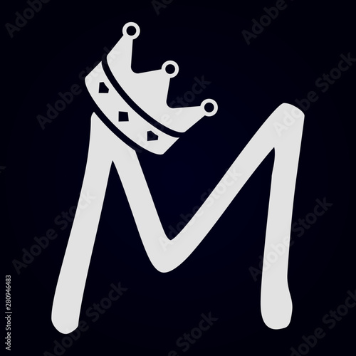 Caligrafía de la letra M con corona en la parte superior photo