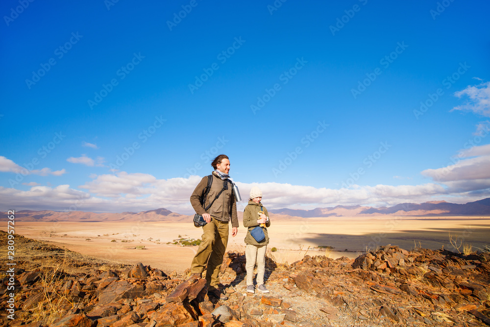 Fototapeta premium Family in Namib desert