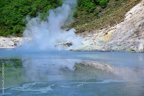 登別温泉大湯沼で見た活発に吹き上げる水蒸気の情景＠北海道