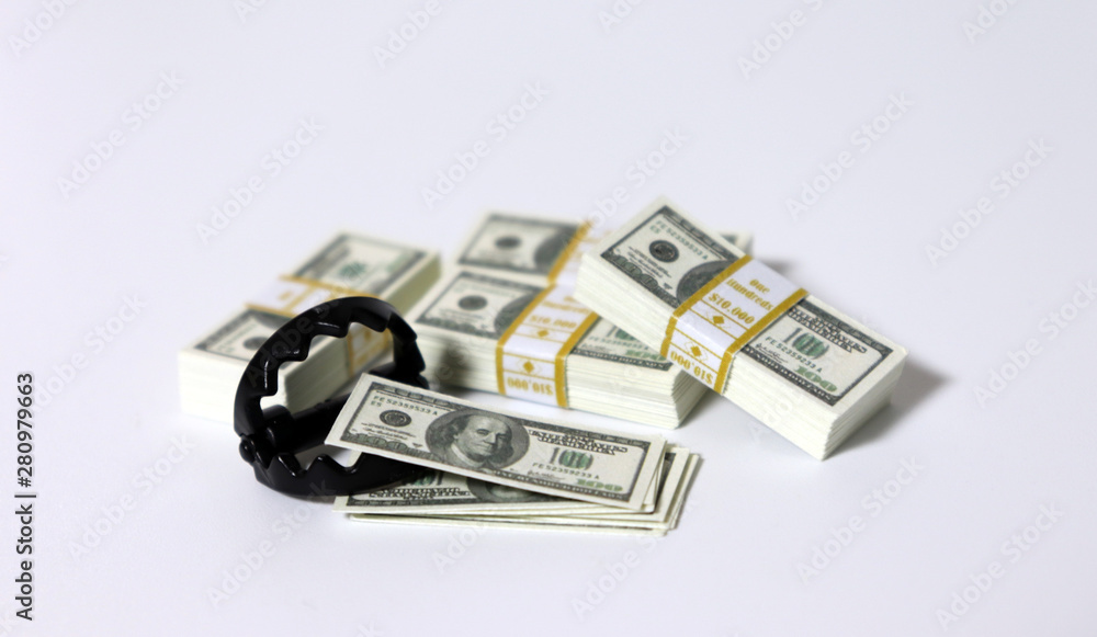 A bunch of $ 100 bills and a miniature trap. A bunch of $ 100 bills and a miniature trap.