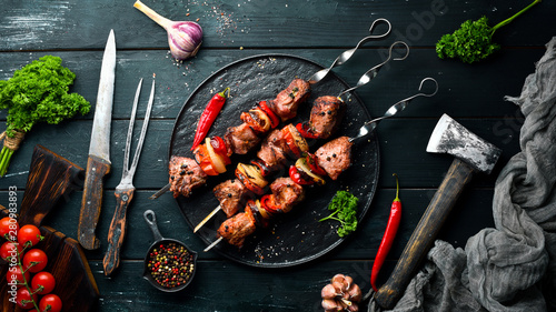 Tableau sur toile Shish kebab BBQ meat with onions and tomatoes