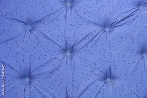 Hintergrund: Liegematte im Regen