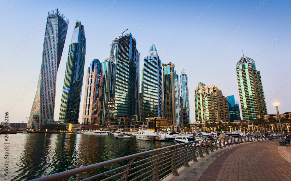 Obraz premium Dubai Marina sunset, United Arab Emirates