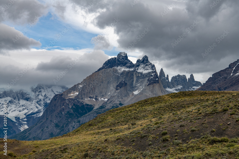 Obraz premium mountains and clouds in Torres del Paine Patagonia