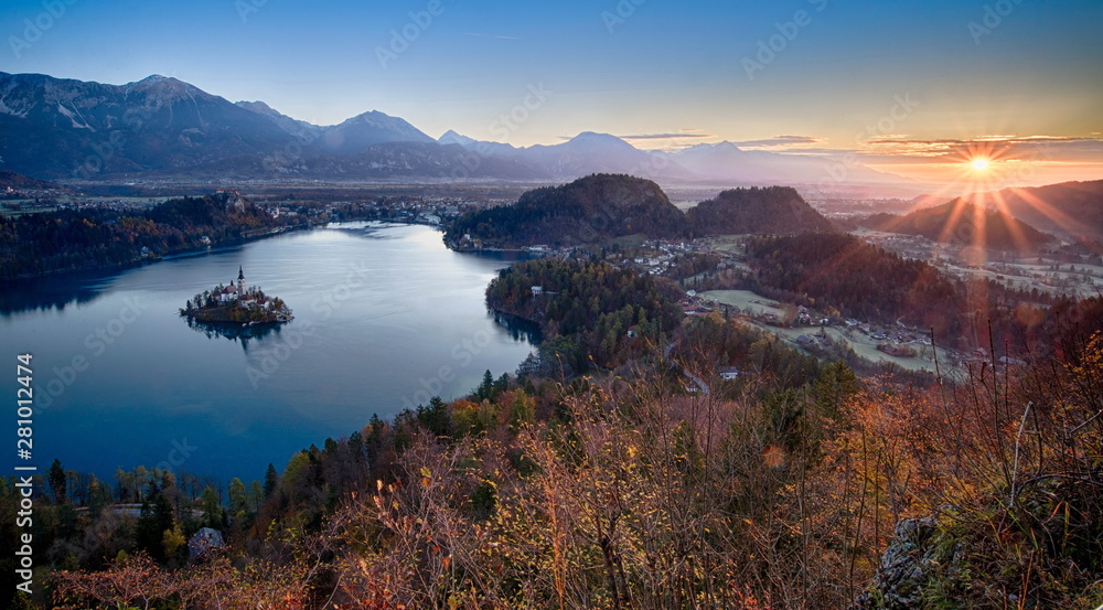 Obraz premium Lake Bled and the church in Slovenia