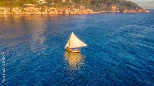 Foto Haitian Sloop off the Coast of Cap-Haitien, Haiti
