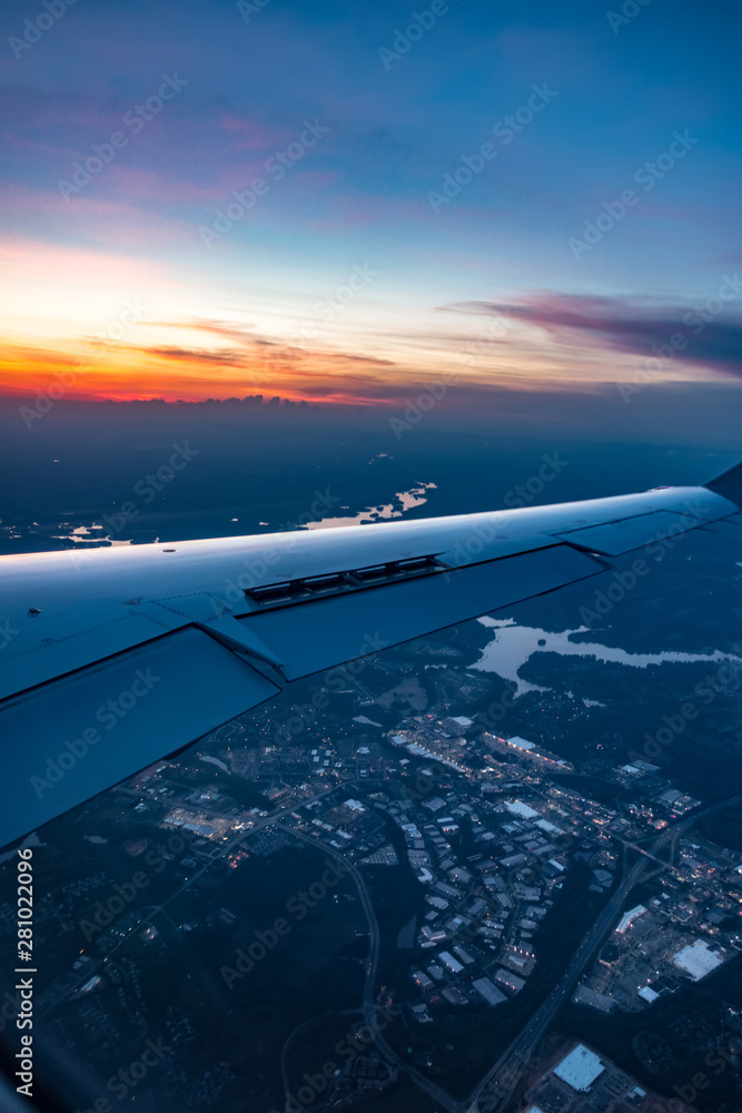 Obraz premium Sunset view from airplane window