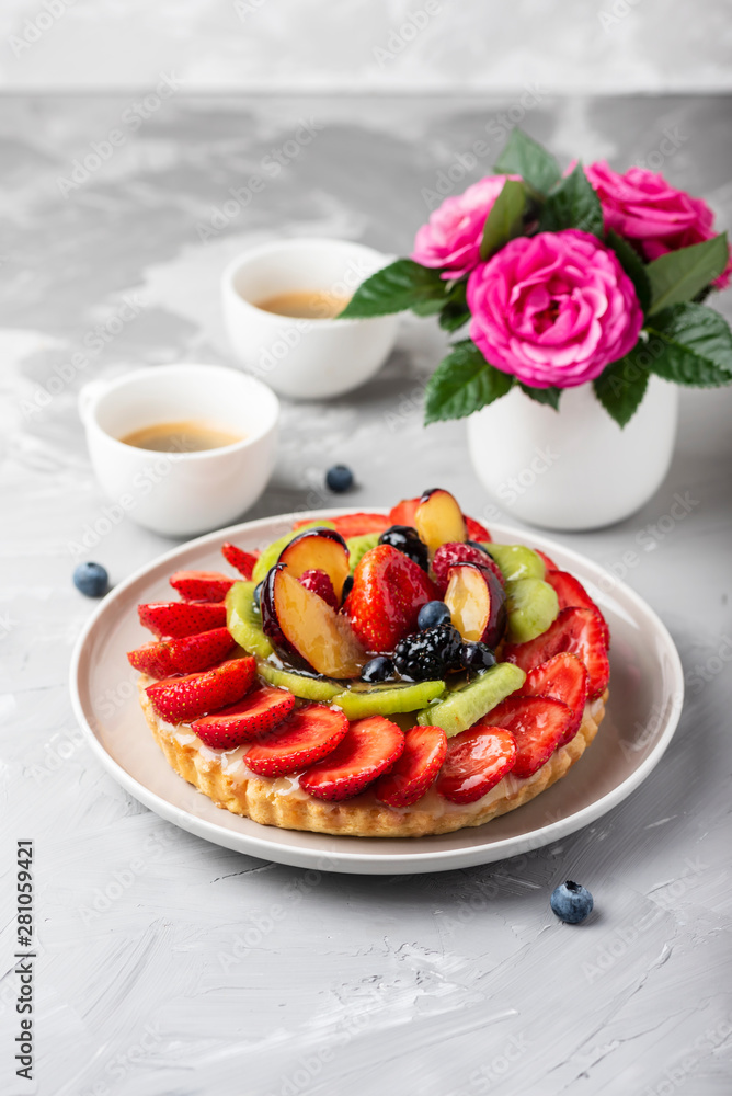 Tart with strawberries, kiwi, plums and cream Tart with strawberries, kiwi, plums and cream