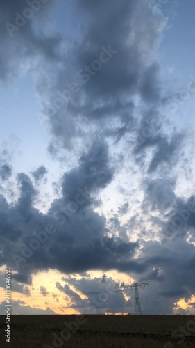 Wolken, Sonnenuntergang in Sachsen.