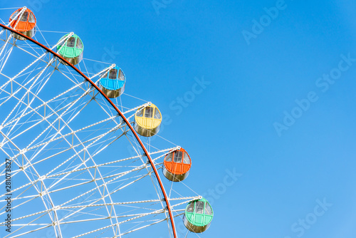Tableau sur toile Close up of Ferris wheel in City Park
